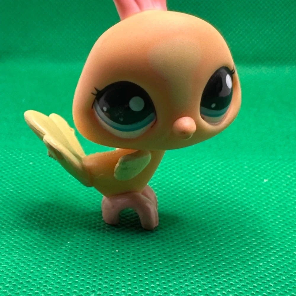 Orange and Yellow Pastel Peacock‎ Bird Littlest Pet Shop.  Guaranteed authentic